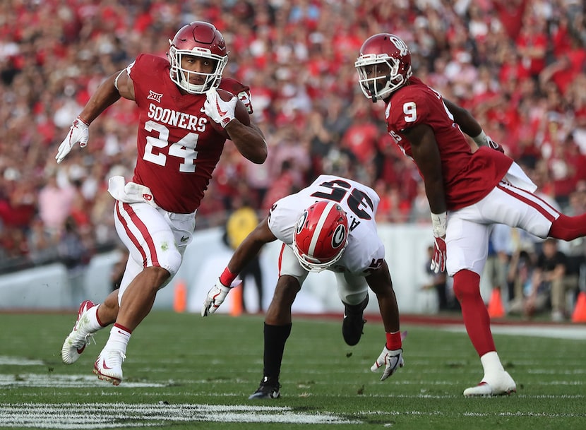 Oklahoma running back Rodney Anderson breaks away from Georgia defensive back Aaron Davis...