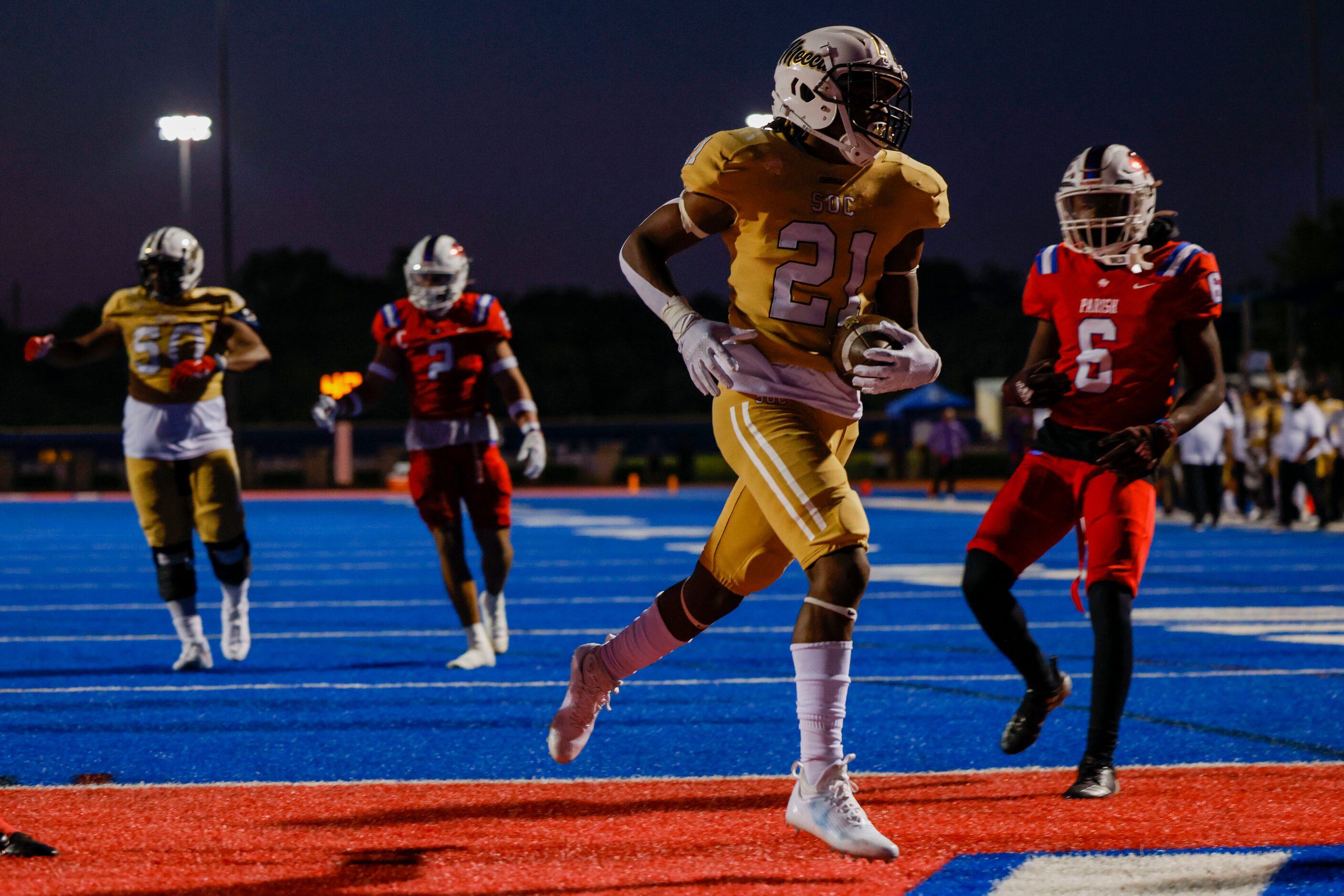 South Oak Cliff’s running back Danny Green (21) evades the Parish Episcopal defense for a...