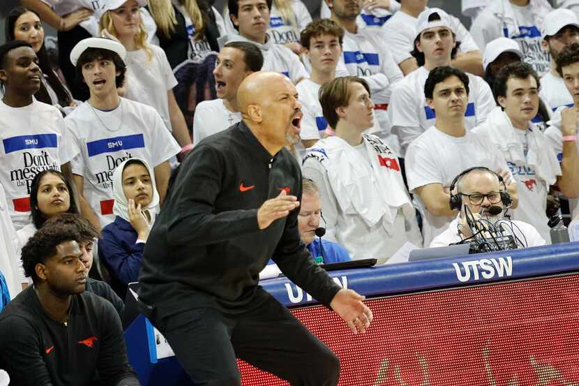 SMU head coach Rob Lanier, center, reacts during the second half of an NCAA college...