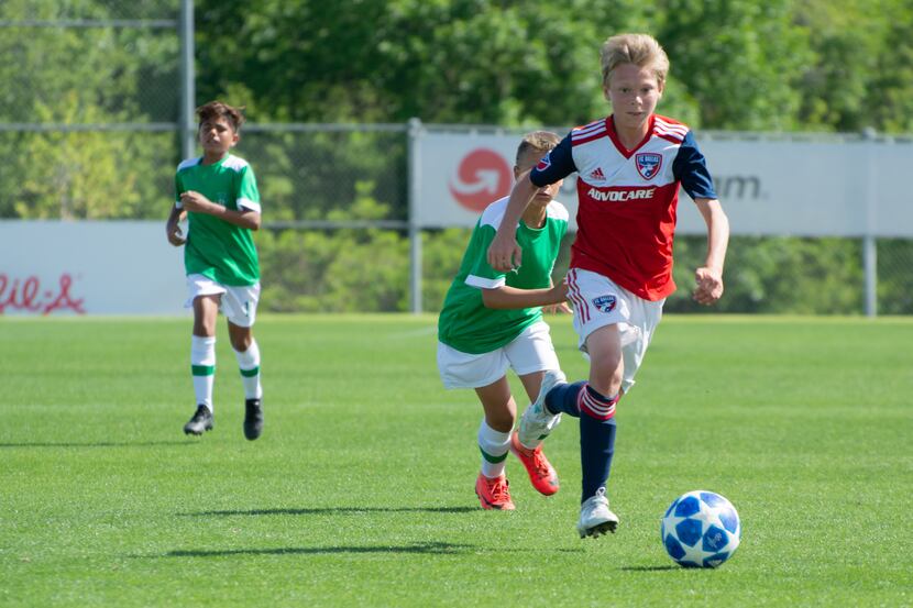 Nolan Norris dribbles against Ikapa United in the 2019 Dallas Cup Super 14s.