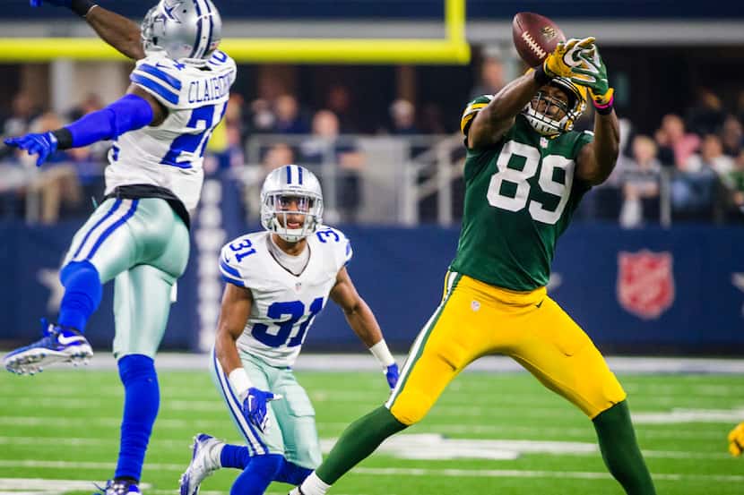 Green Bay Packers tight end Jared Cook (89) can't hold on to a pass as Dallas Cowboys...