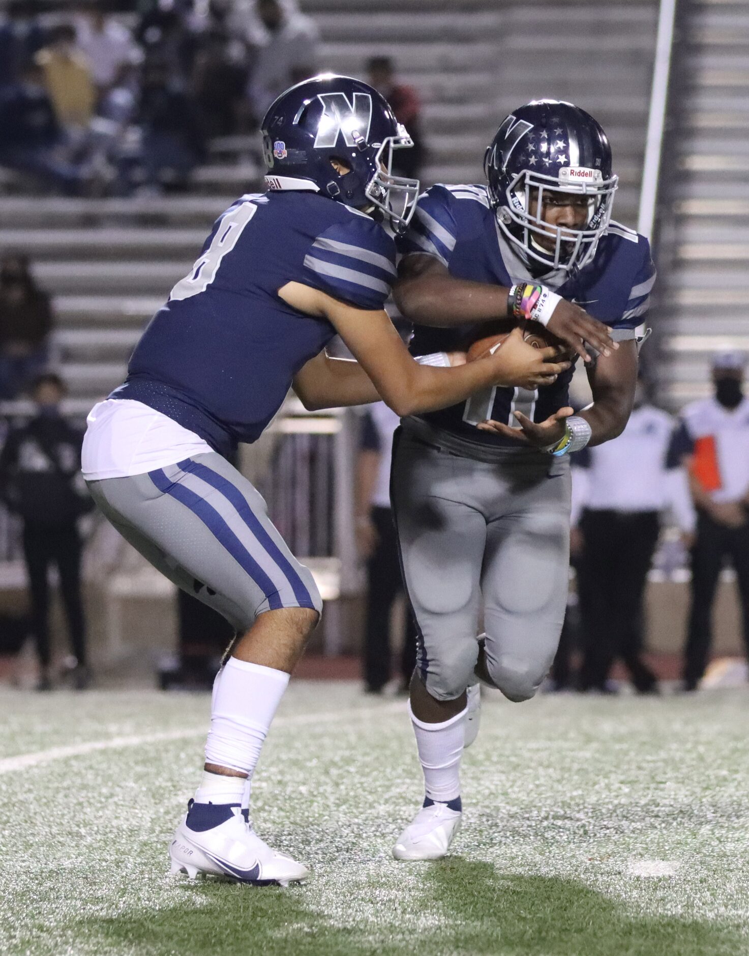 Irving Nimitz wide receiver Chris Espinoza (8) hands the ball to running back J’Den Hall...