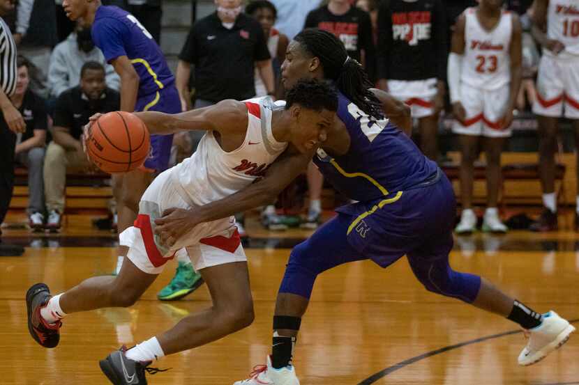 Richardson star Cason Wallace (right) plays defense during an 85-78 win over Lake Highlands...