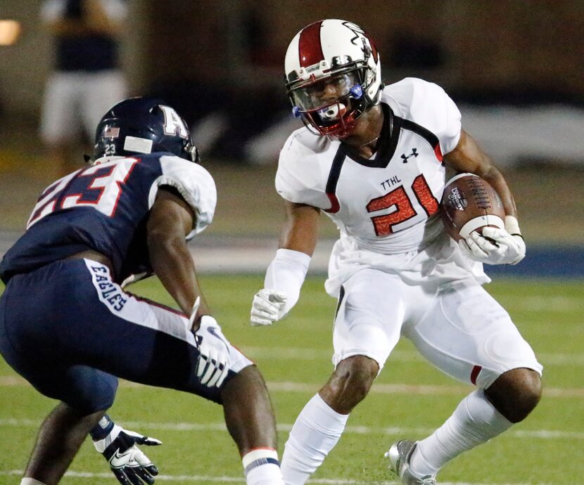 Cedar Hill wide receiver Josh Fleeks (21) gets ready for contact with Allen defensive back...