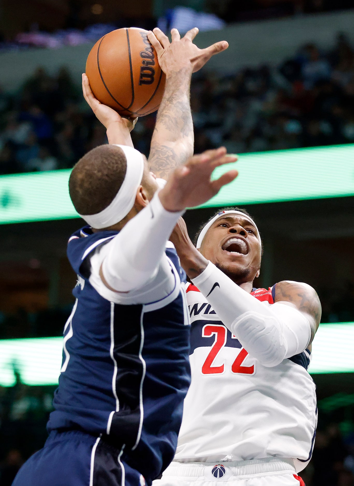 Dallas Mavericks center Daniel Gafford (21) attempts to block a shot by form Maverick and...