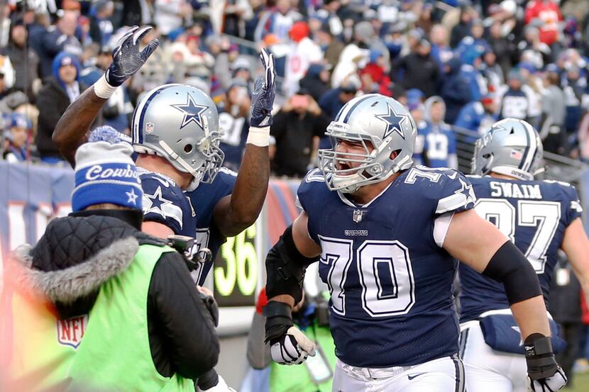 Cowboys right guard Zack Martin (70) and teammates celebrate a touchdown by tight end Jason...