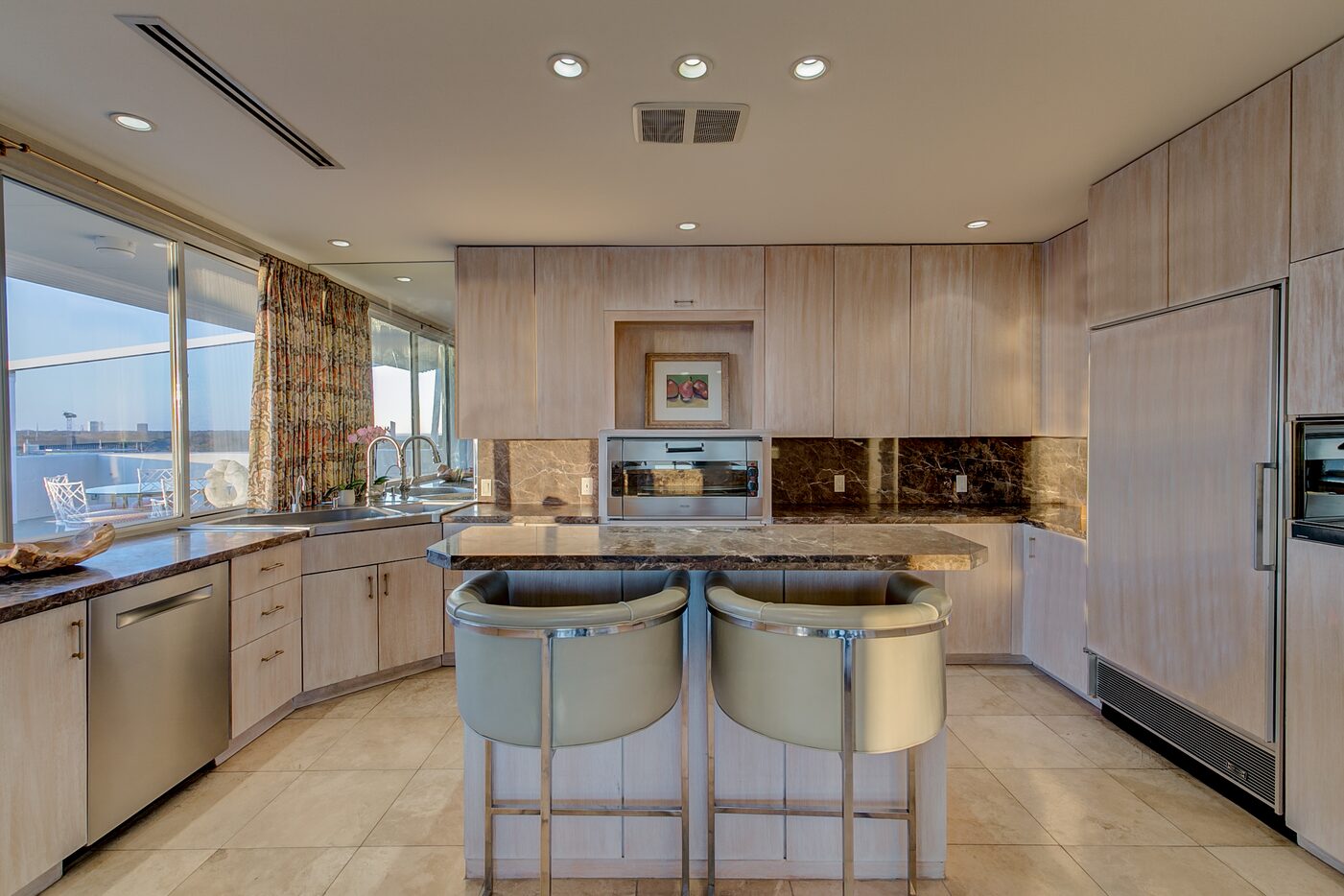 A look at the kitchen at 3701 Turtle Creek Boulevard Penthouse A in Dallas.