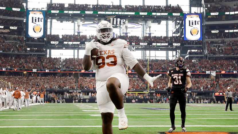 Tennessee Titans select Texas Longhorns DT T’Vondre Sweat in second round of NFL draft