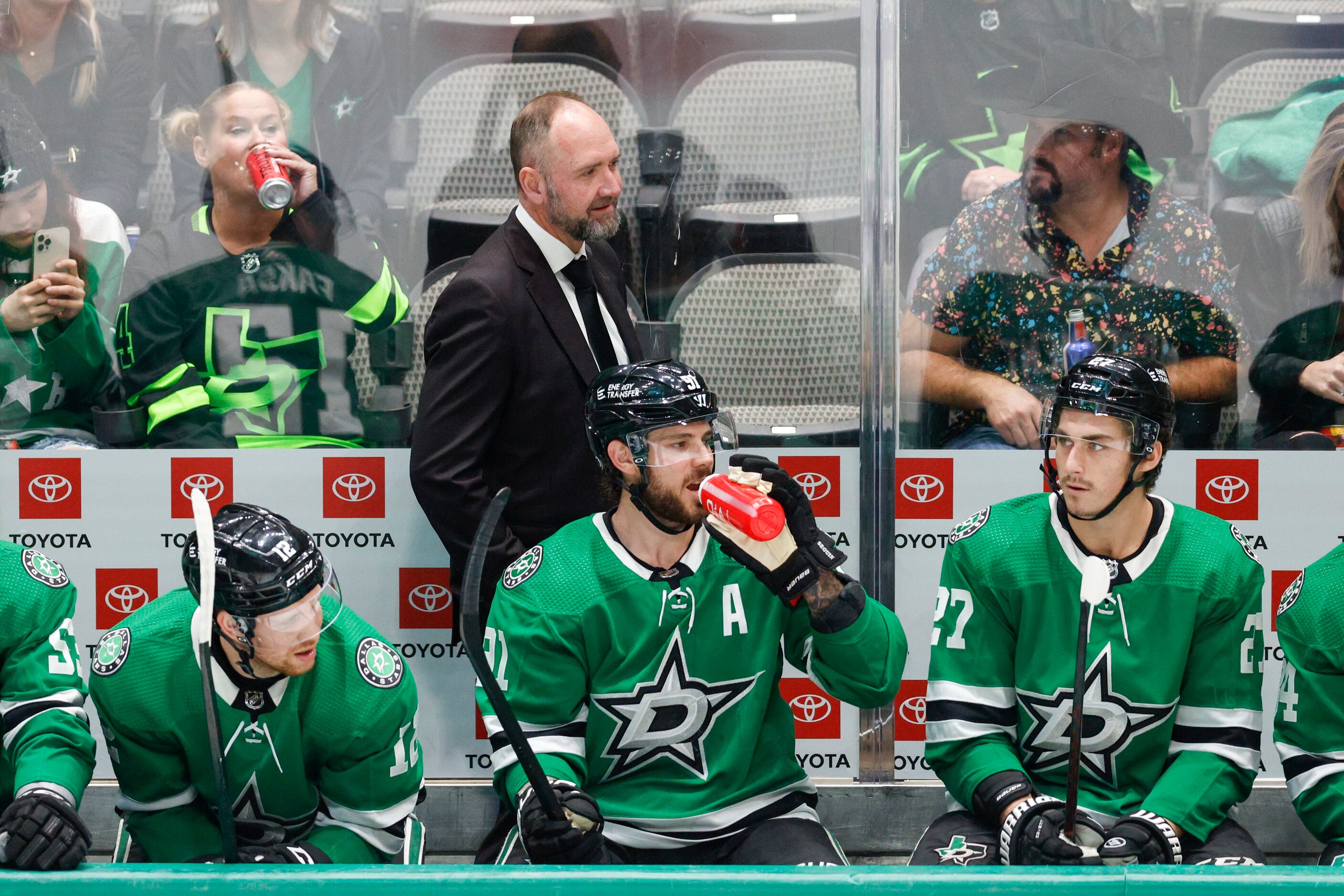 Oettinger's bad night causes Dallas Stars to lose 7-4 to the Rangers