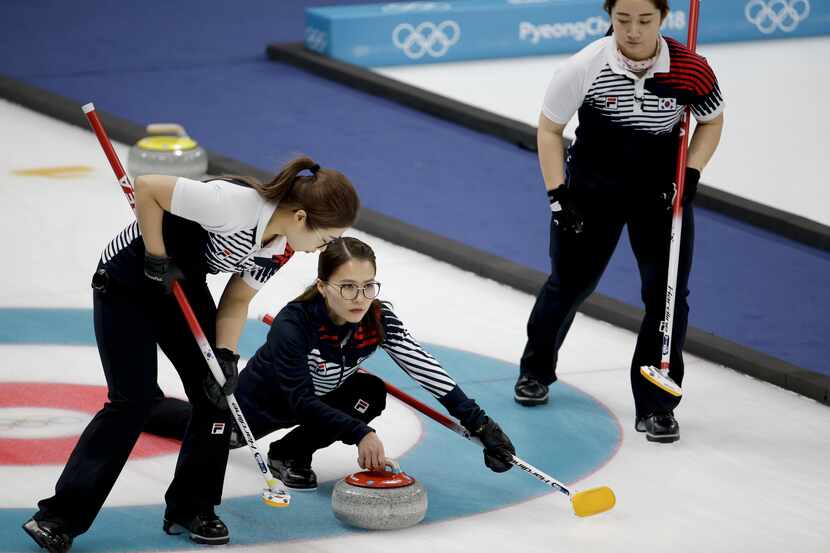 El equipo femenino surcoreano de curling eliminó a Japón el viernes en semifinales....