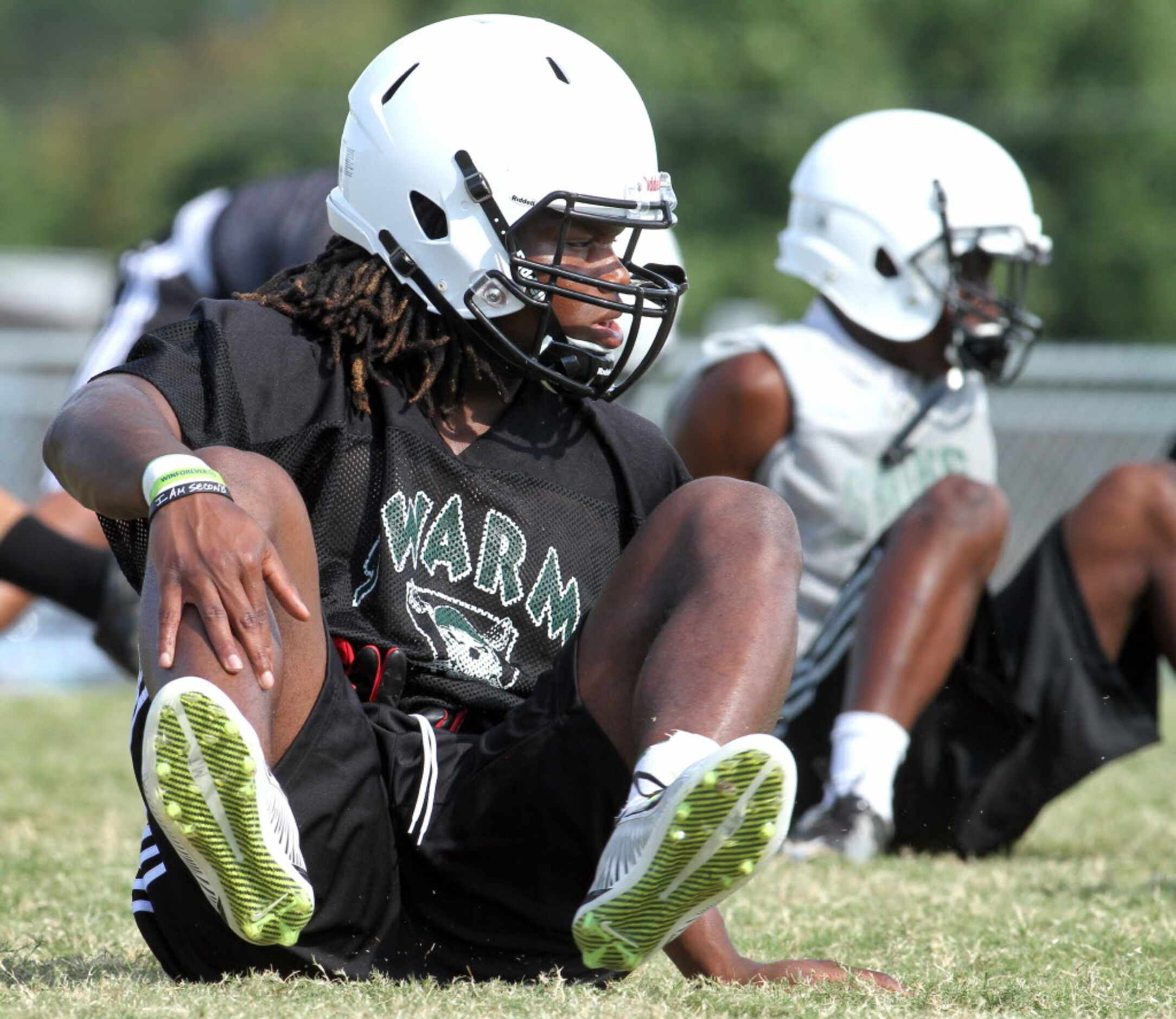 Mesquite Poteet linebacker Malik Jefferson stretches with teammates before opening day...