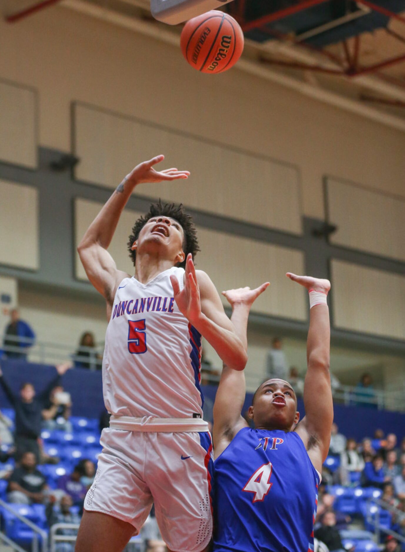 Duncanville guard Micah Peavy (5) shoots as he is defended by J. J. Pearce Chozen Amadi (4)...