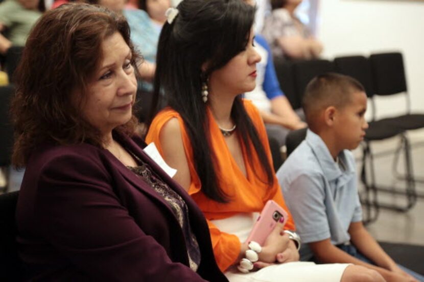 Roberta Gutierrez, hija del soldado Ramón Gutierrez de la compañía E, estuvo en el...