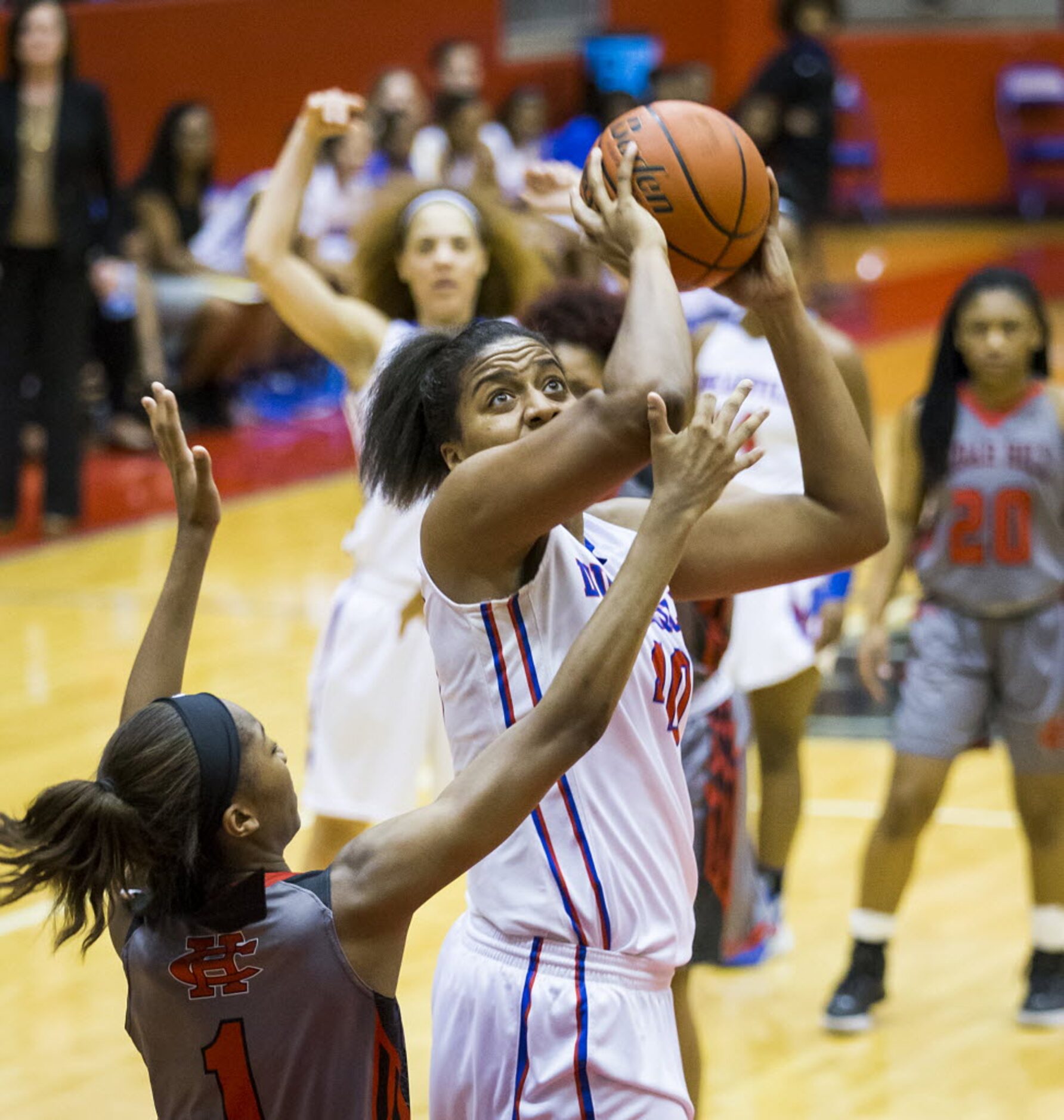 Duncanville forward Ciera Johnson (40) shoots over Cedar Hill guard Dajinae Mccarty (1)...