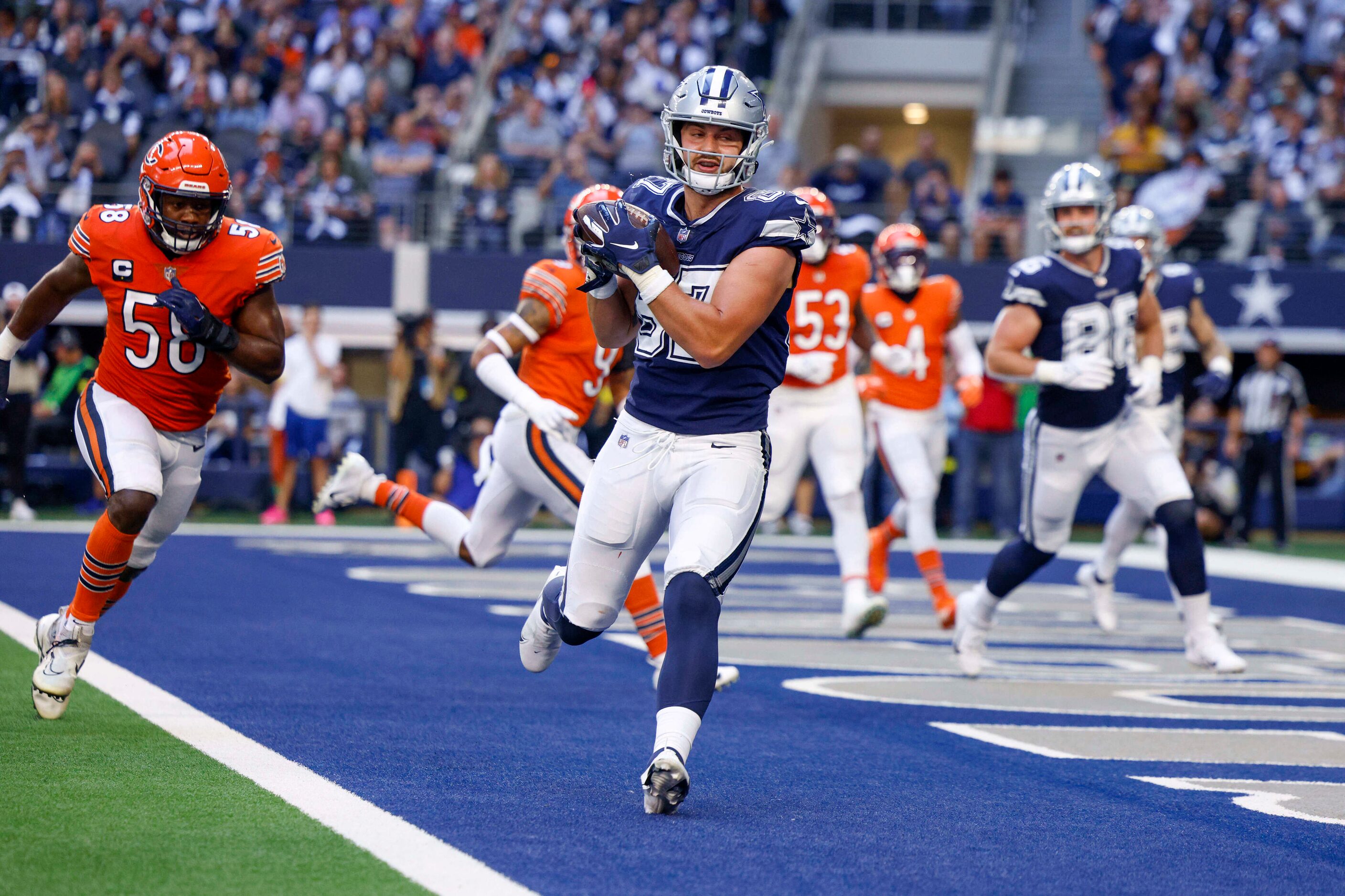 Dallas Cowboys tight end Jake Ferguson (87) catches a pass from quarterback Dak Prescott (4)...