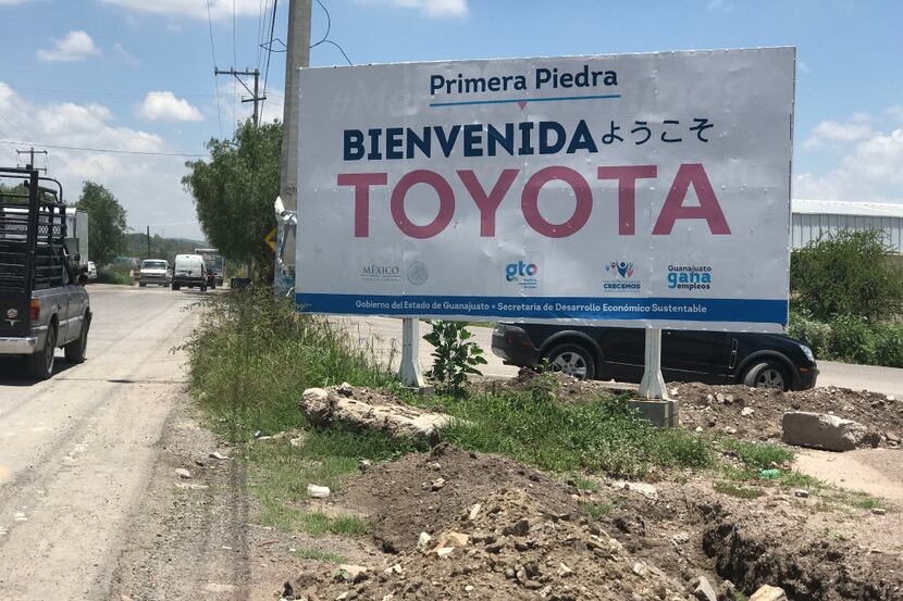 On the road to Obrajuelo, a sign reads "Welcome Toyota" in Spanish and Japanese. 