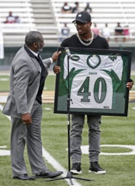  DeSoto ISD Superintendent David Harris gave Von Miller his jersey in a frame.