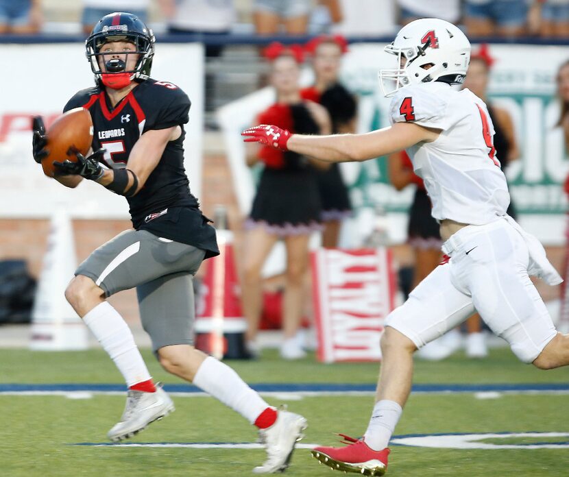 Lovejoy wide receiver Jacob Terwilliger (5) gets behind Argyle defensive back Braden Pruett...