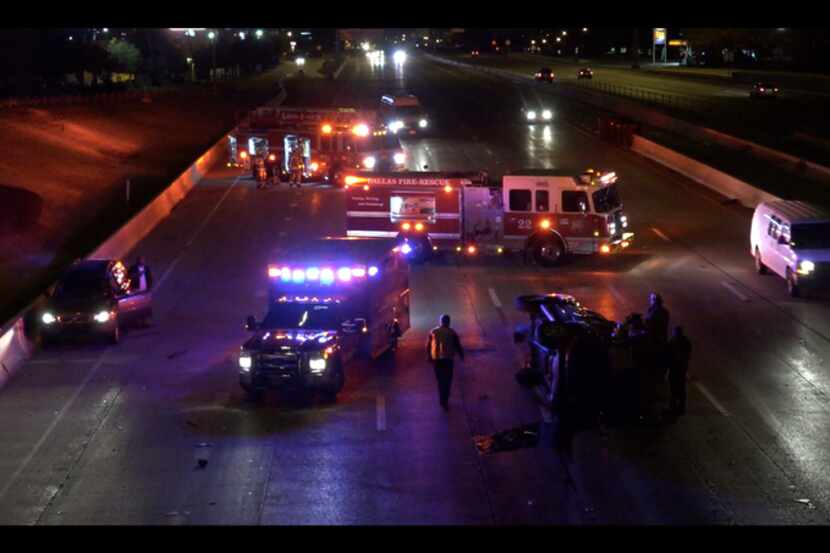 Un conductor herido fue transportado a Texas Health Presbyterian Hospital.
