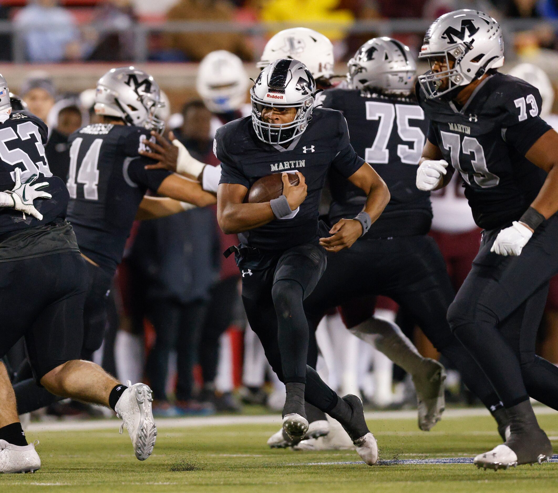 Arlington Martin quarterback Tristan Bittle (6) runs through the line of scrummage during...