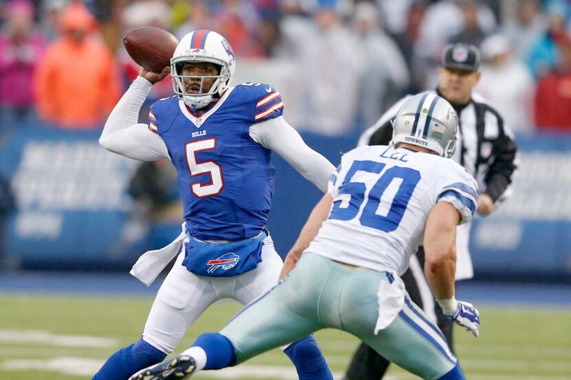 Buffalo Bills quarterback Tyrod Taylor (5) looks to pass as Dallas Cowboys outside...