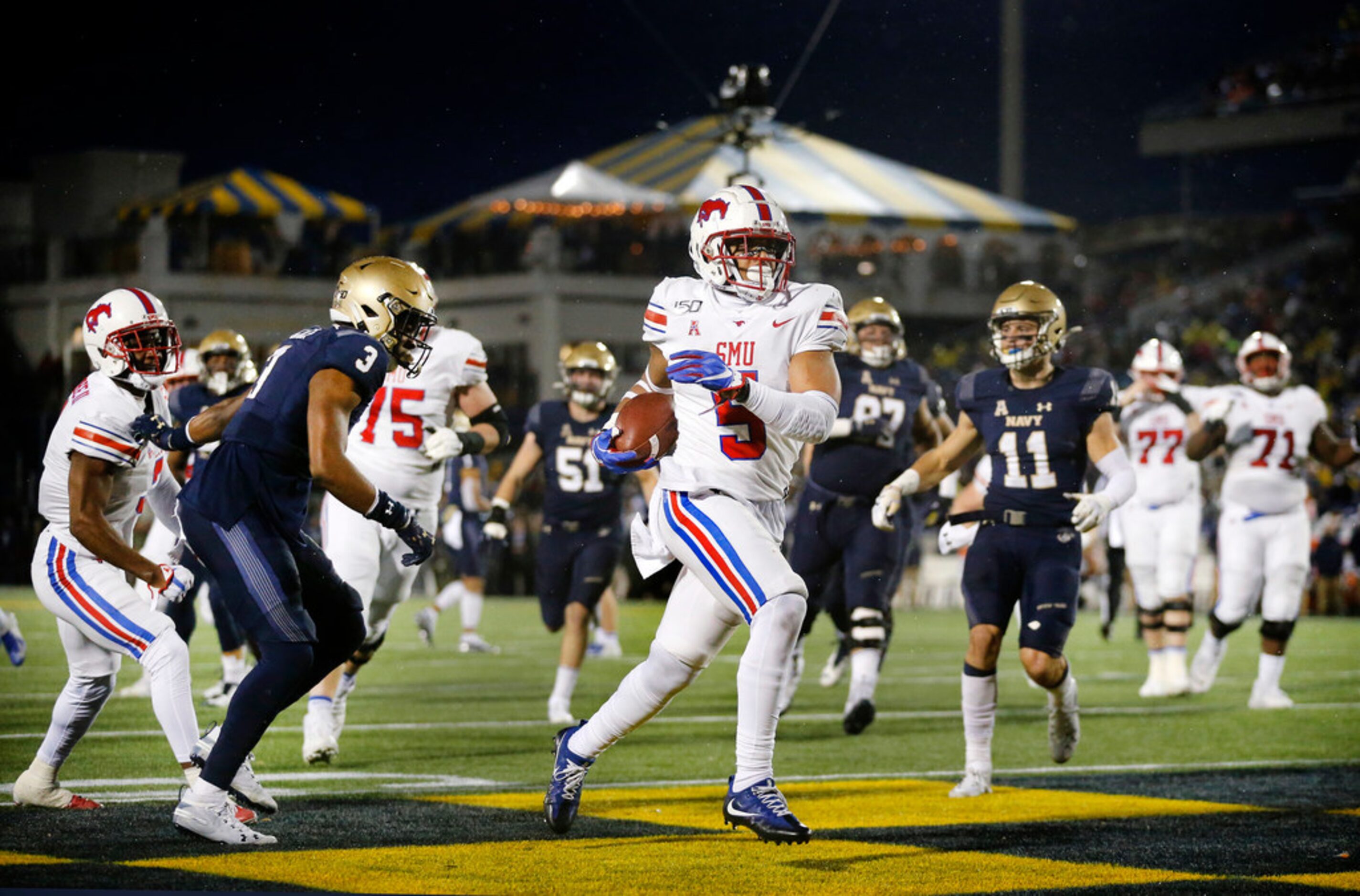 Southern Methodist Mustangs running back Xavier Jones (5) runs in a second quarter touchdown...