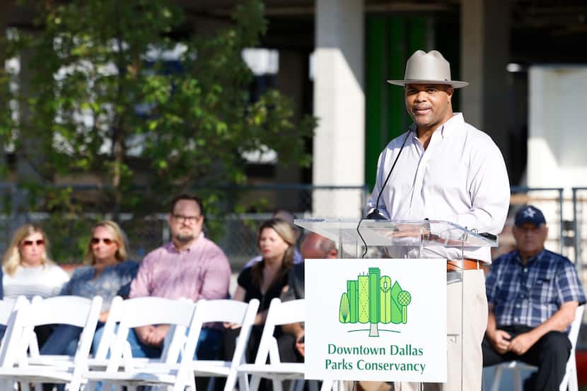 Dallas Mayor Eric Johnson speaks at Harwood Park in September 2023