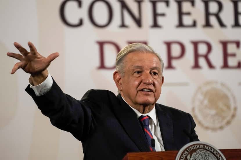ARCHIVO - El presidente mexicano Andrés Manuel López Obrador da su conferencia de prensa...