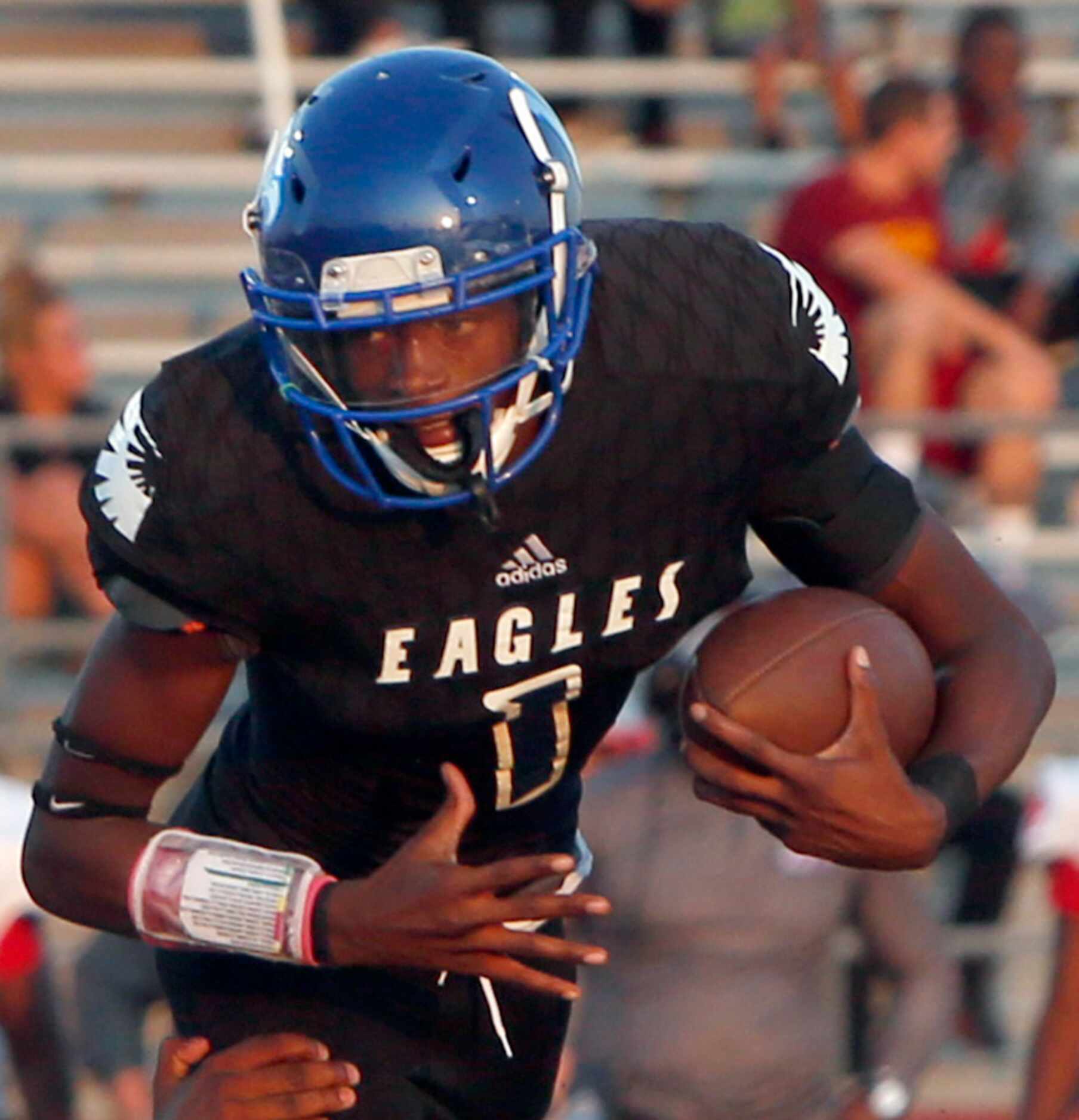 Wilmer Hutchins quarterback Bontay Duncan (1) eyes an opening to pursue during a first...