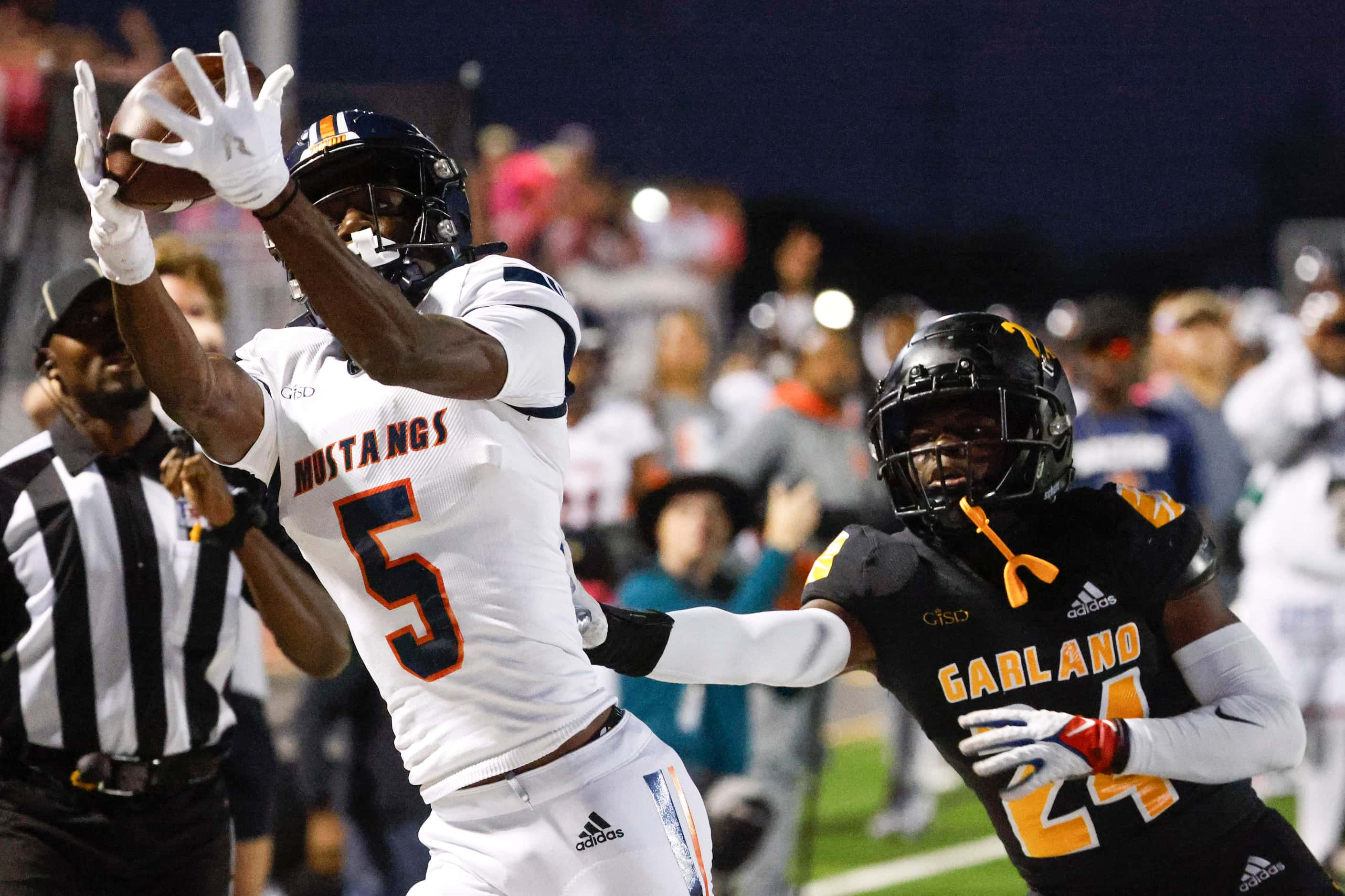 Sachse high school’s Kaliq Lockett (left) misses to catch a touchdown pass past Garland’s...