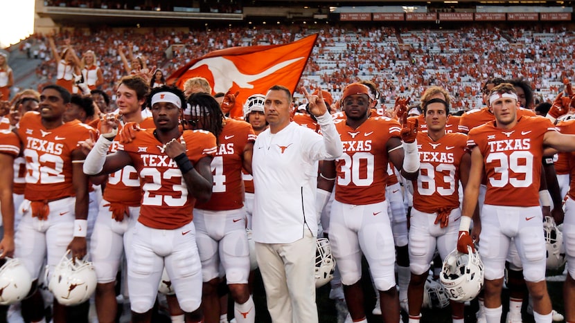 Texas Longhorns head coach Steve Sarkisian (center) and his players sing 'The Eyes of Texas'...