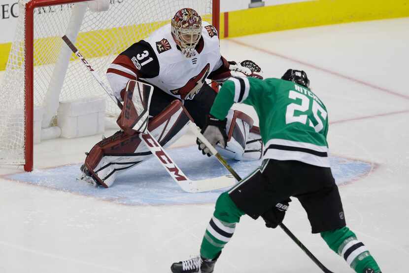 Arizona Coyotes goalie Adin Hill (31) defends the goal against Dallas Stars right wing Brett...