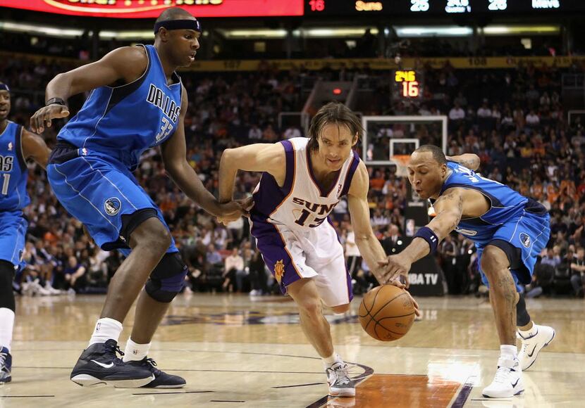 PHOENIX, AZ - FEBRUARY 17:  Steve Nash #13 of the Phoenix Suns drives the ball between...