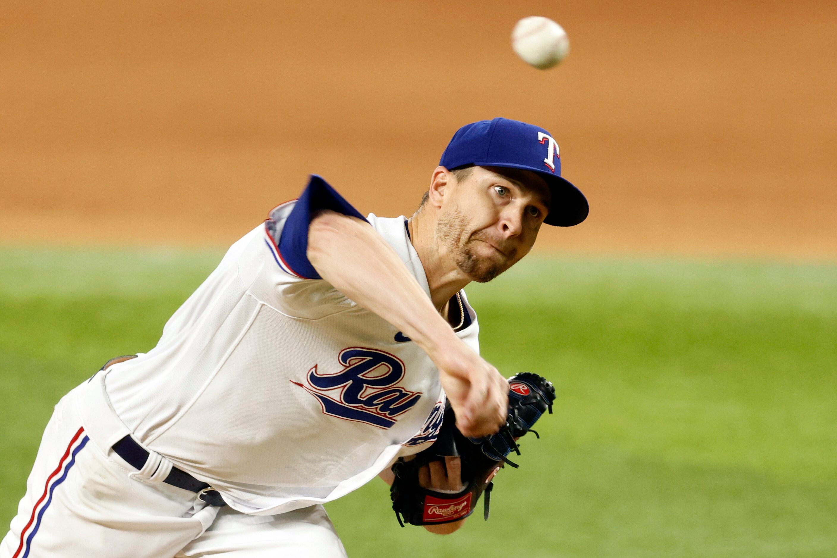 Texas Rangers starting pitcher Jacob deGrom (48) delivers a pitch during the seventh inning...