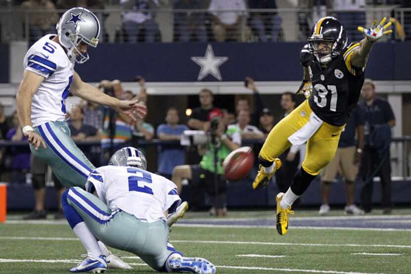 Pittsburgh Steelers defensive back Curtis Brown (31) makes a diving attempt on Dallas...