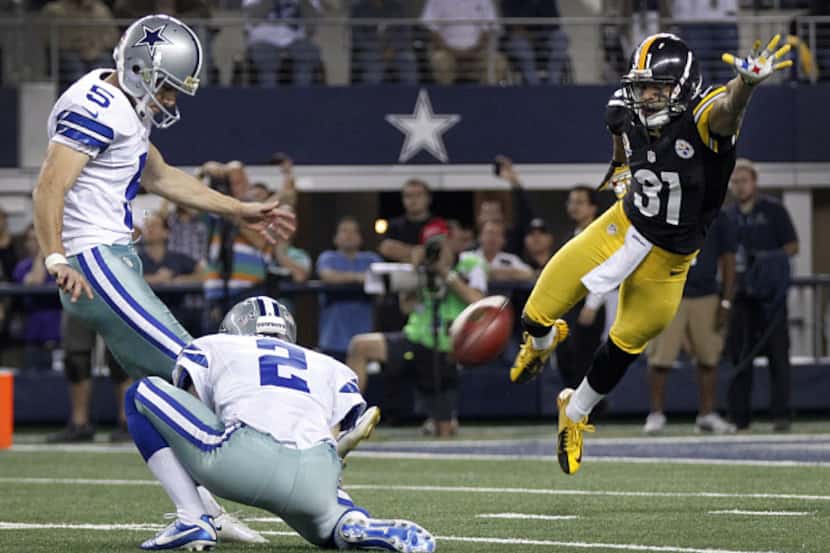 Pittsburgh Steelers defensive back Curtis Brown (31) makes a diving attempt on Dallas...