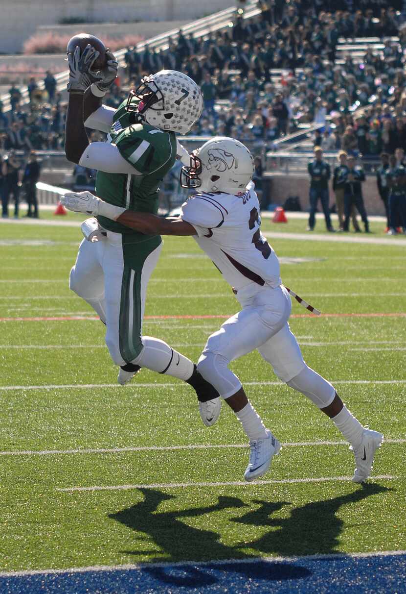 DeAndre McNeal goes up for a touchdown reception for Mesquite Poteet in the regional...
