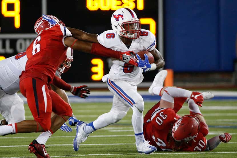 Southern Methodist Mustangs running back Braeden West (6) scores a 60 yd touch down in the...