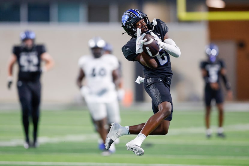 North Crowley wide receiver Quentin Gibson (6) jumps to make a catch as he scores a 50-yard...