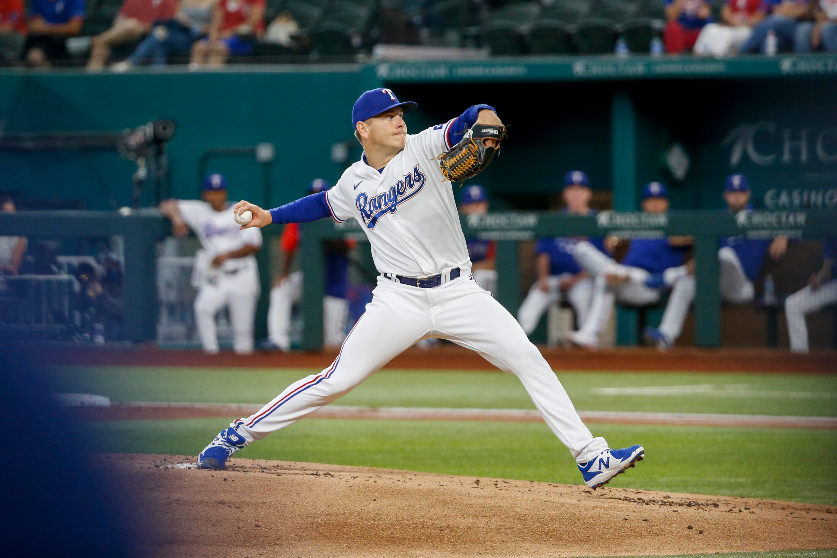 Texas Rangers starting pitcher Spencer Howard (31) pitches during the first inning against...