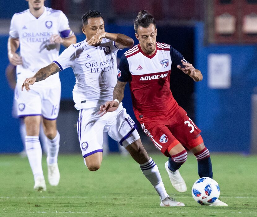 Maxi Urruti maneuvers against Orlando City SC. (10-6-18)