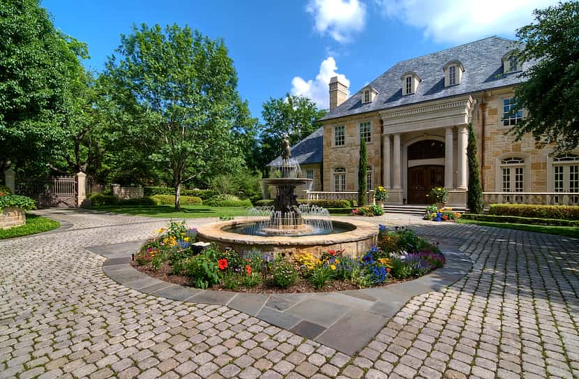 Add a water feature to your home's entrance for a more dramatic drive-up detail.