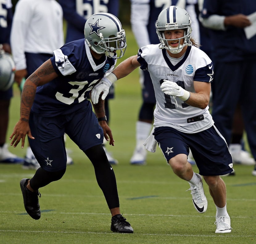 Dallas Cowboys cornerback Orlando Scandrick (32) defends wide receiver Cole Beasley during...