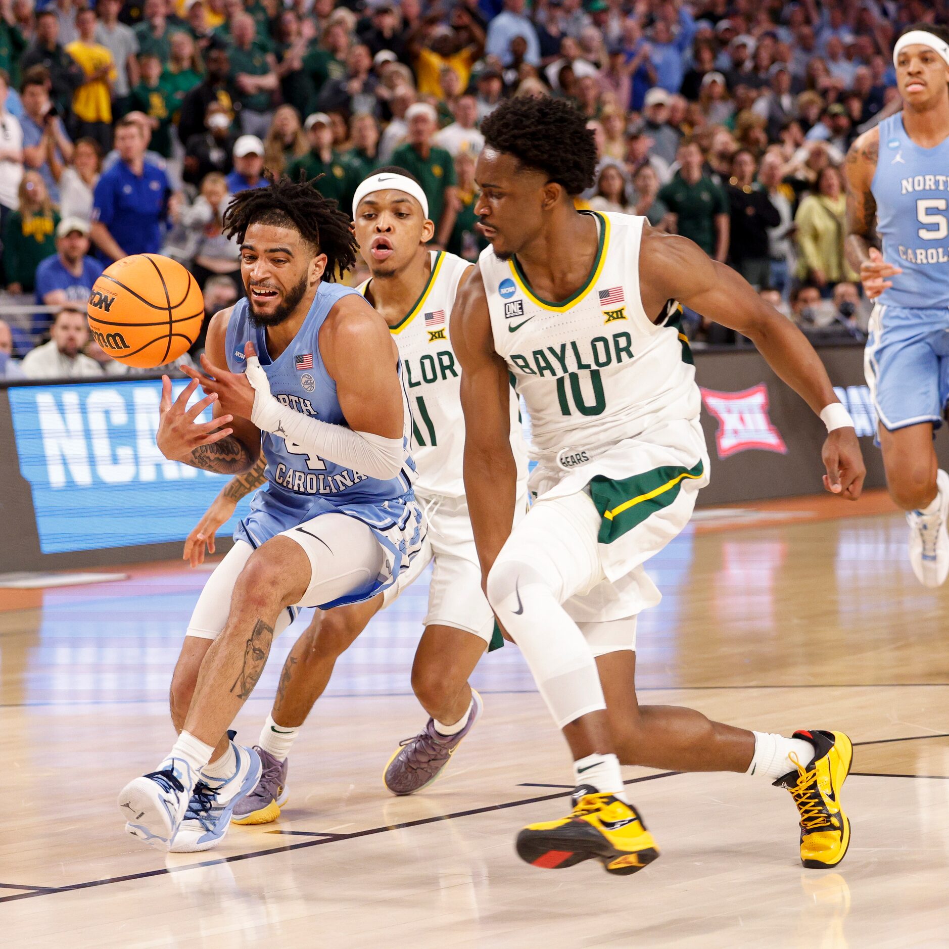 North Carolina Tar Heels guard R.J. Davis (4) looses possession of the ball as he drives to...