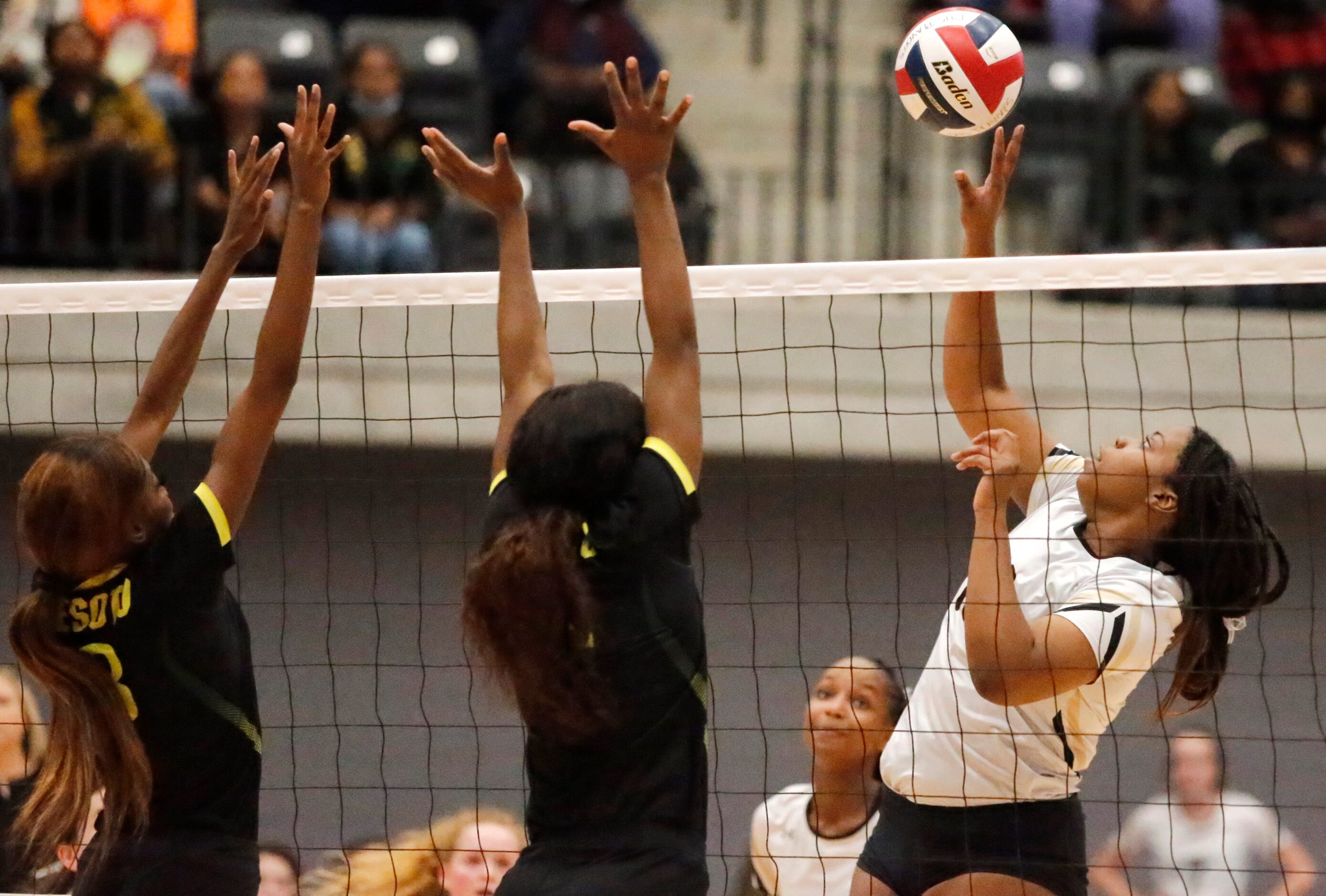 Mansfield High School Tyla Perry (18) taps the ball over the defense during game three as...