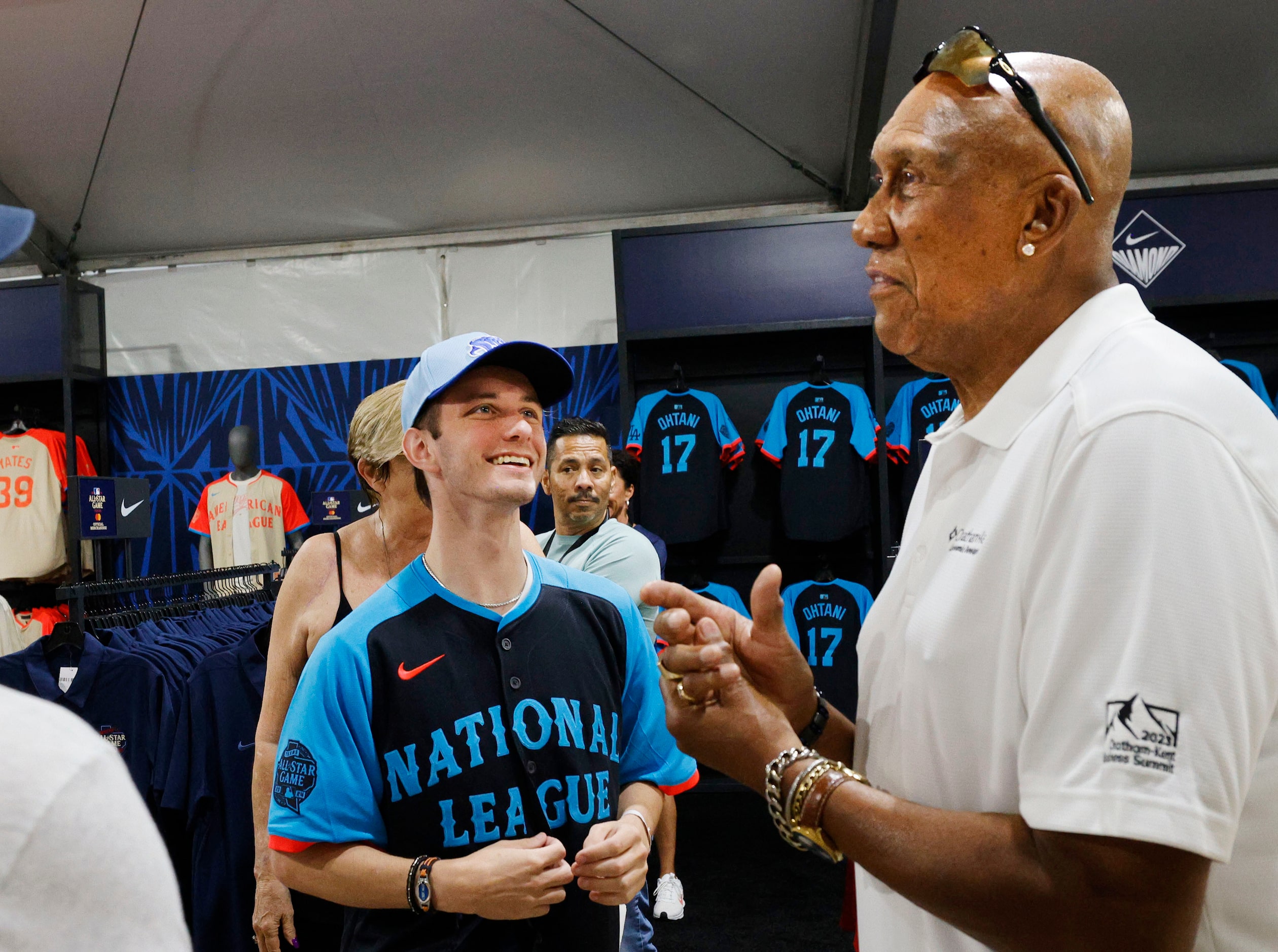 Make-a-Wish kid Tyler Smith, 17, of Park Ridge, Ill. talks with former Texas Rangers and...