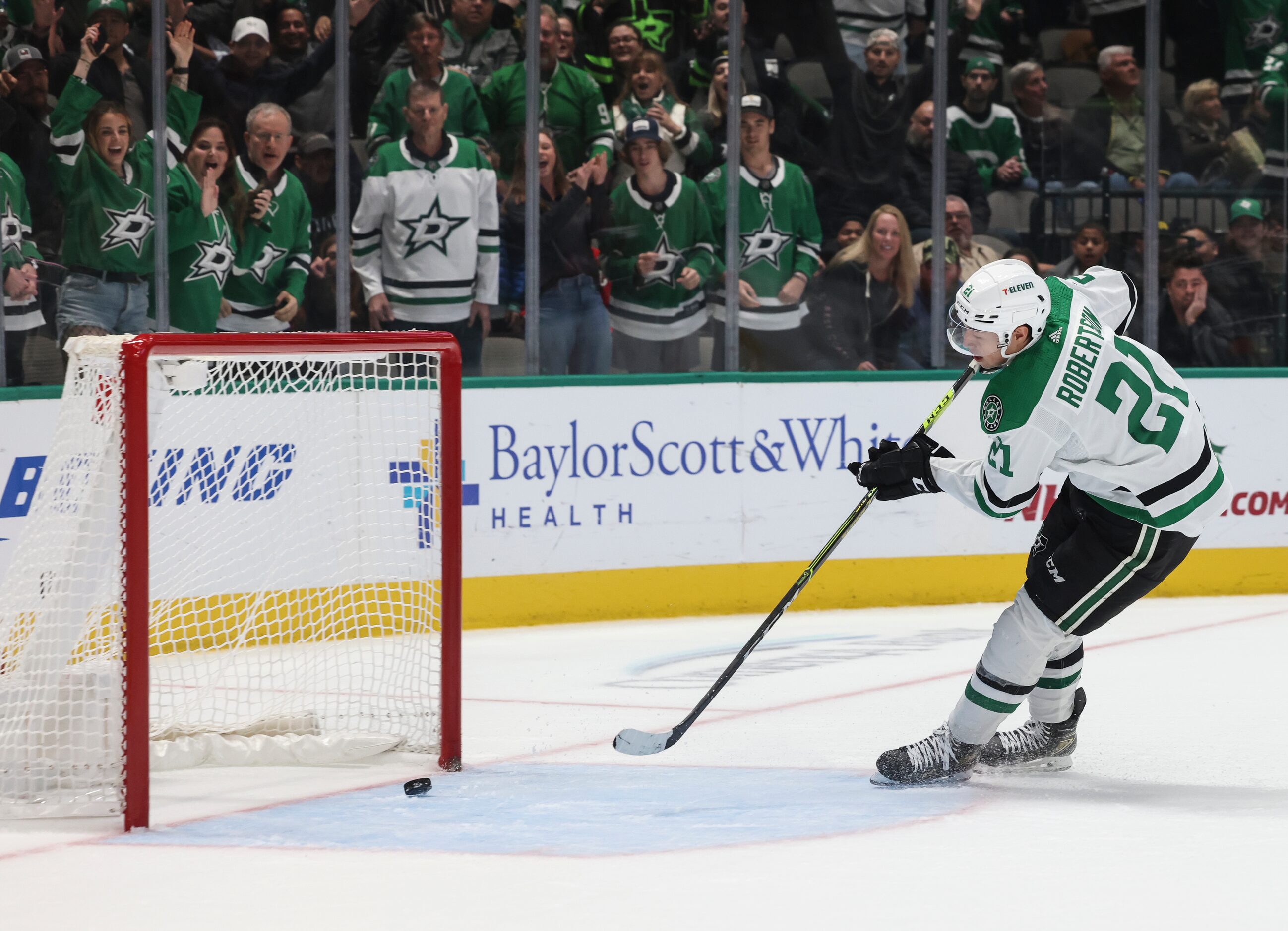 Dallas Stars left wing Jason Robertson (21) scores a goal after Chicago Blackhawks...