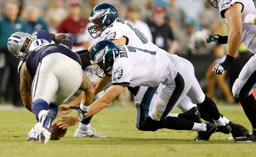 Dallas Cowboys defensive tackle Nick Hayden (96) and Philadelphia Eagles quarterback Sam...