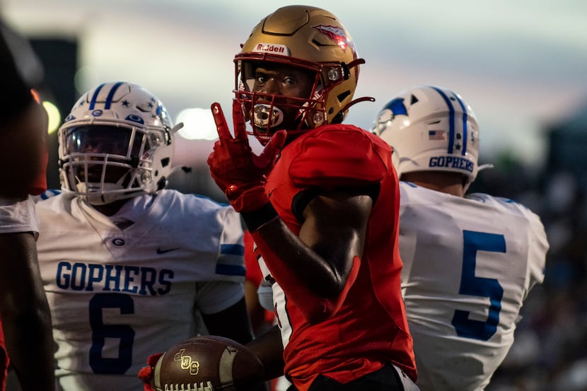 South Grand Prairie junior AJ Newberry (6) scores a touchdown during South Grand PrairieÕs...