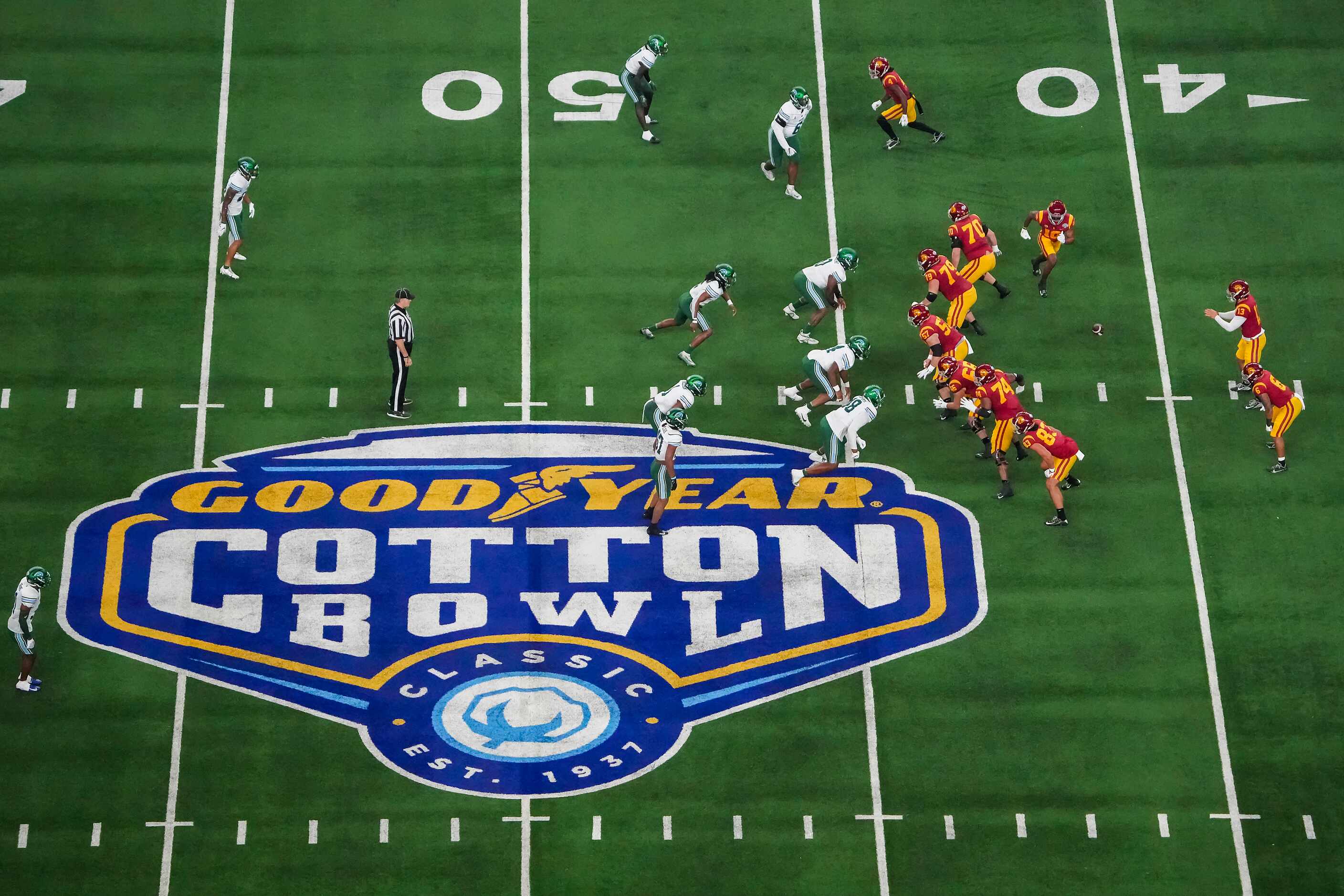 USC quarterback Caleb Williams (13) takes a snap during the first half of the Cotton Bowl...